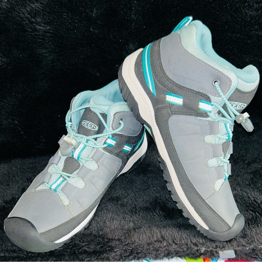 KEEN Hiking / Active Woman’s Shoes size 5